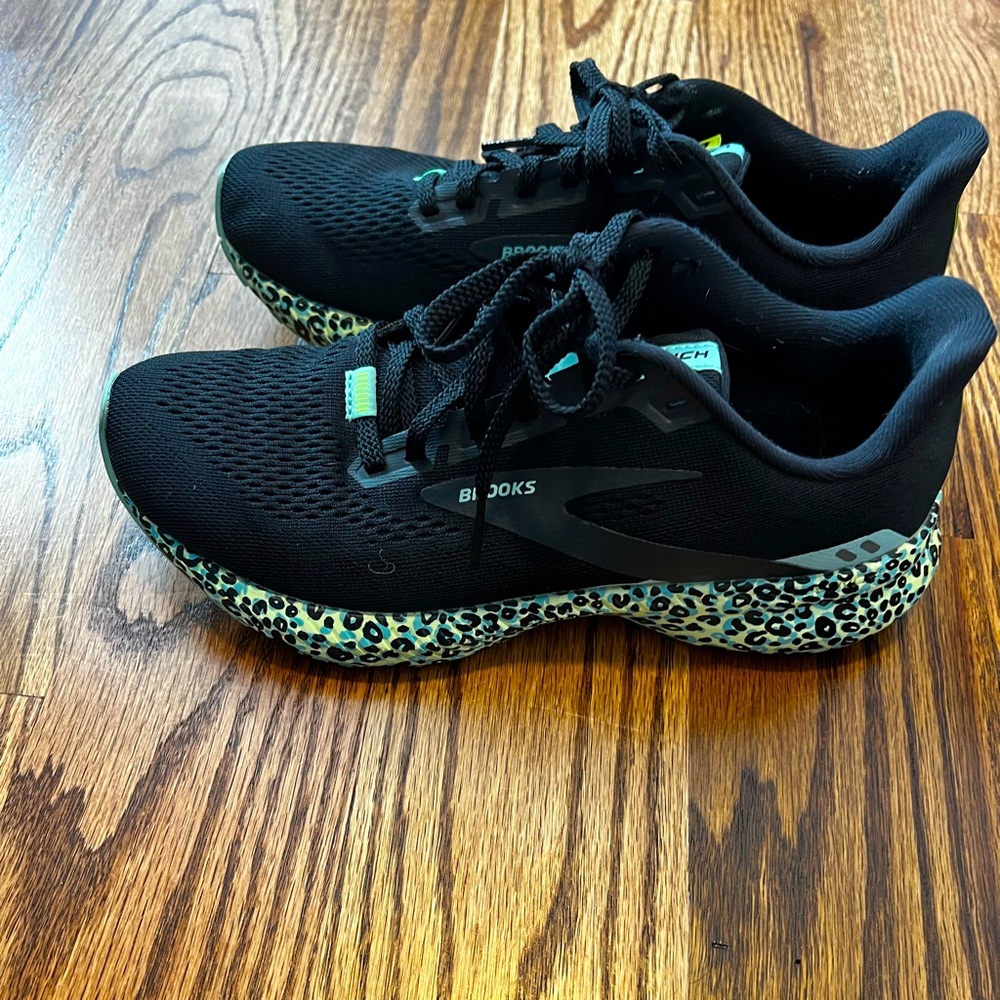 Brooks running shoes size 8